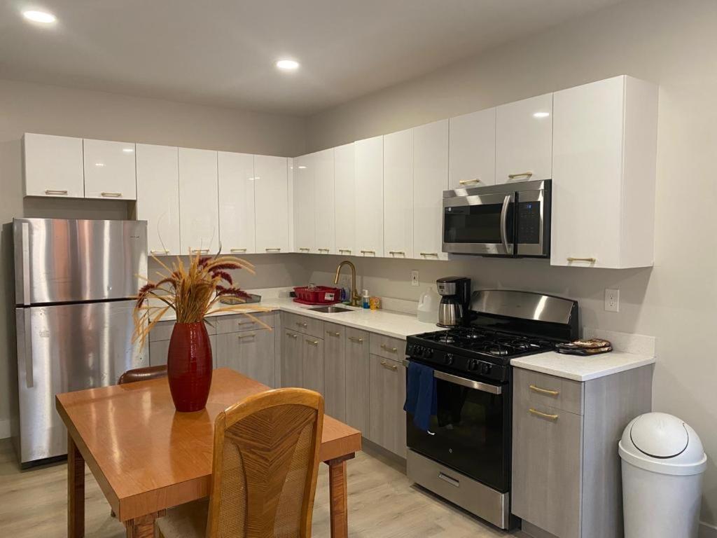 Stylish 8mins To Airport Privatunterkunft