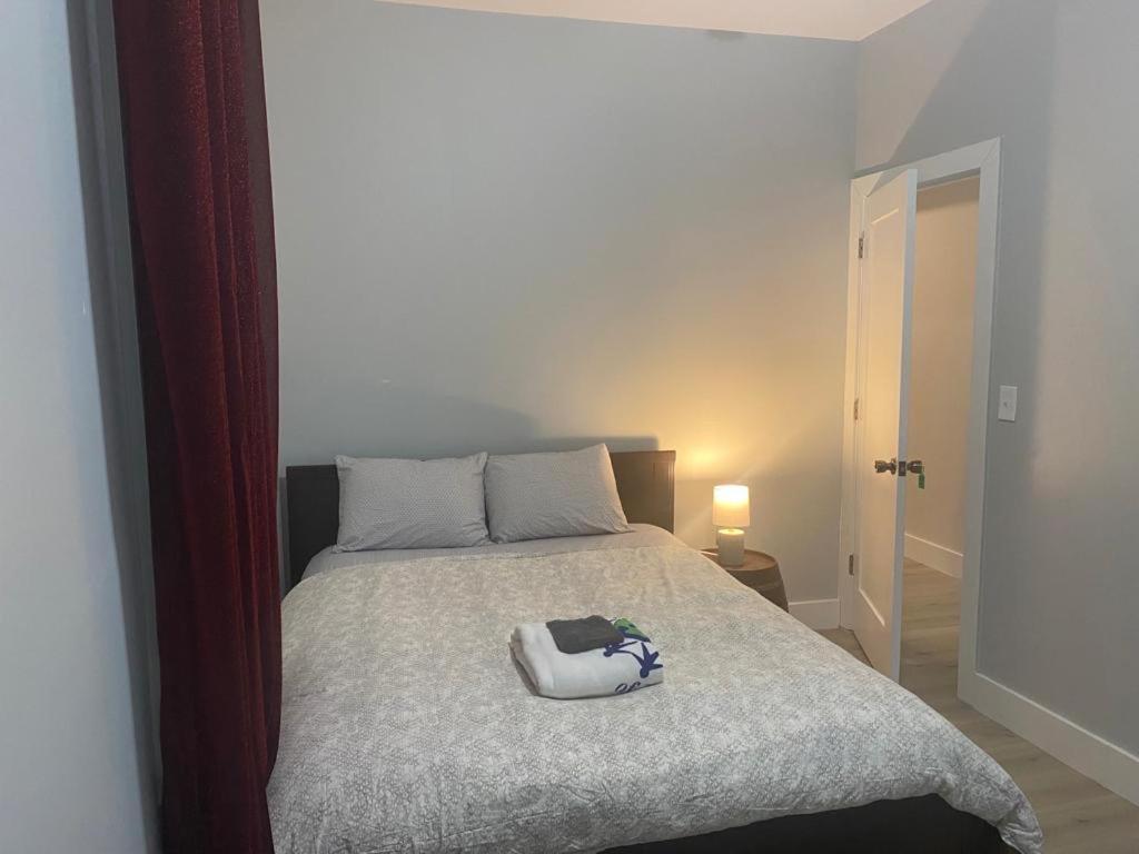 Privatunterkunft Stylish 8mins To Airport